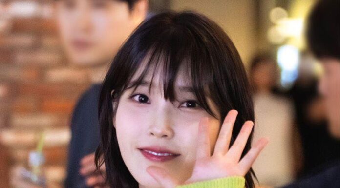 The Ever-Youthful Style Secrets of K-Pop’s “Nation’s Little Sister,” IU: Four Fashion Tips to Look as Vibrant as Your Favorite K-Idol.