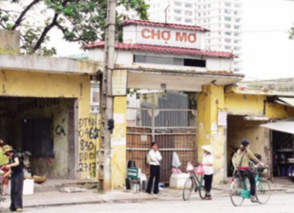 The Century-Old Market in Hanoi’s Heart Transforms into an Underground Food Haven, a Magnet for Locals with its Incredibly Affordable Prices.