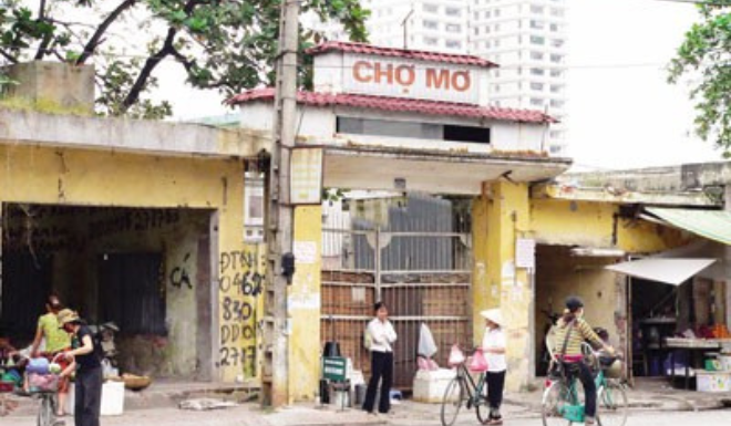 The Century-Old Market in Hanoi’s Heart Transforms into an Underground Food Haven, a Magnet for Locals with its Incredibly Affordable Prices.