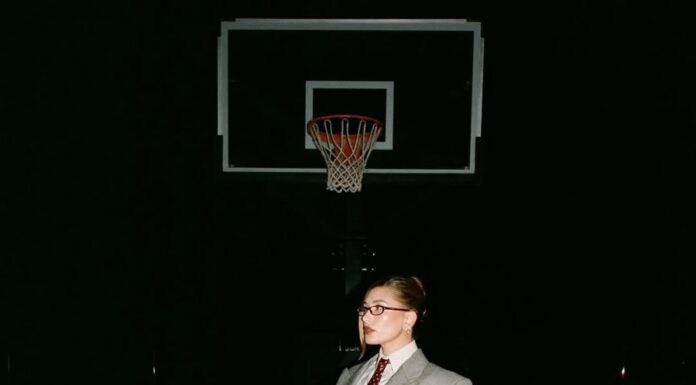 The Ultimate Style Guide: 4 Ways to Rock Wide-Leg Pants and Make a Statement