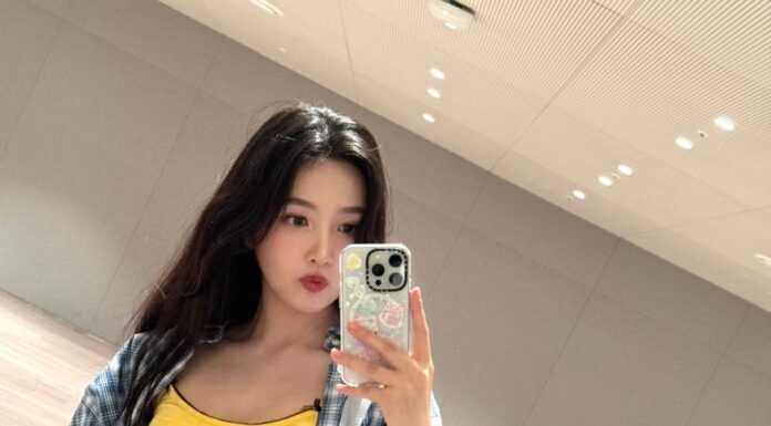 The Ultimate Guide to Fall Fashion: 4 Statement Plaid Shirt Outfits for Women