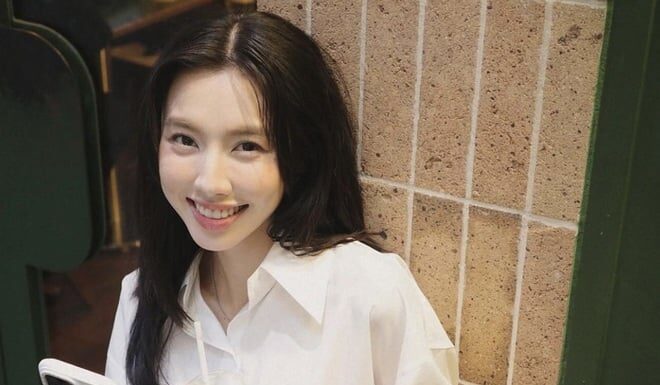 The Ultimate Guide to Styling a White Shirt Like a Beauty Queen