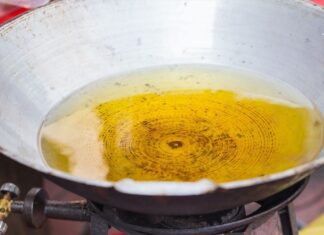 “The Dark Side of Oil: Experts Uncover 4 Ways to Take Control of Your Oil Intake”