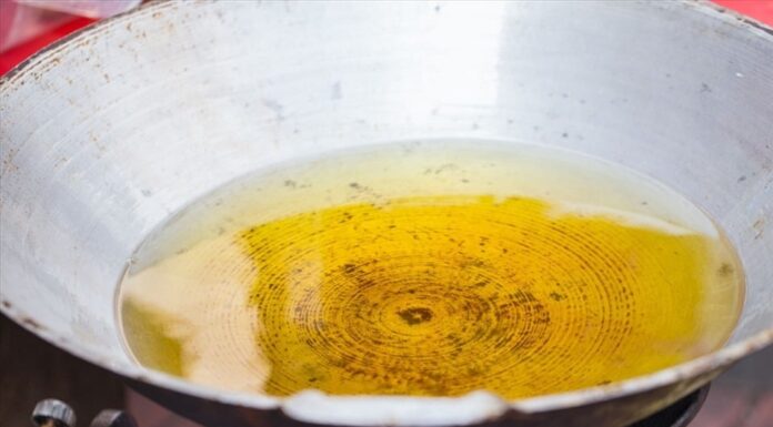 “The Dark Side of Oil: Experts Uncover 4 Ways to Take Control of Your Oil Intake”