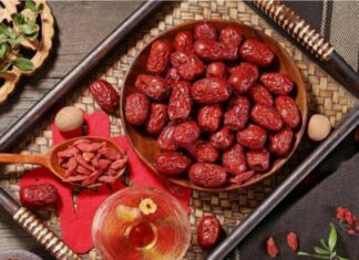 Is Eating Red Apples and Goji Berries Daily Truly Beneficial for Your Health?