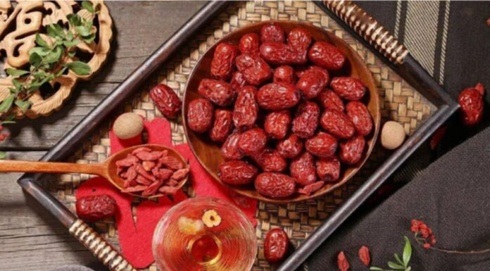 Is Eating Red Apples and Goji Berries Daily Truly Beneficial for Your Health?