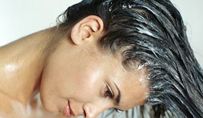 “The Secret to Healthy Hair: Why I Ditched Daily Shampooing After 30 Years”