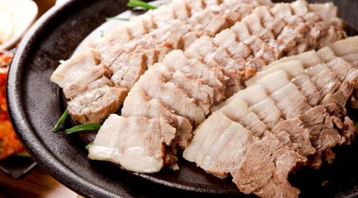 The Ultimate Guide to Boiling Meat: A Surefire Way to Eliminate Odor and Enhance Flavor