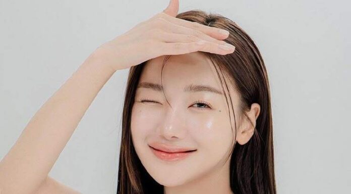 “Avoid the Streaky, Sticky Mess: Master the Art of Sunscreen Application”