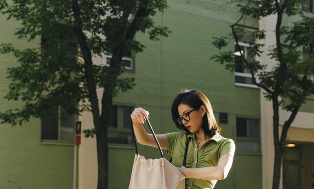 The Ultimate Guide: 10 Ways to Style Your Outfit for a Chic and Captivating Short-Haired Look