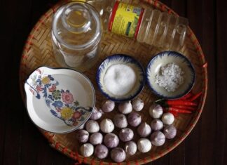 “The Secret to Perfect Pickled Garlic: Add a Crunch with a Color-Preserving Twist”