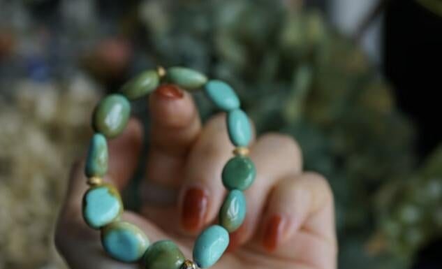 3 Jewelry Pieces Middle-Aged Women Should Avoid for a More Elegant Look