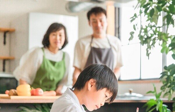 “The Privileged Child: Unveiling the 3 Traits of Affluence Before Age 7”