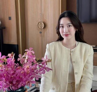 The Ultimate Style Staple: The Go-To Blouse for Vietnam’s Fashion Icons