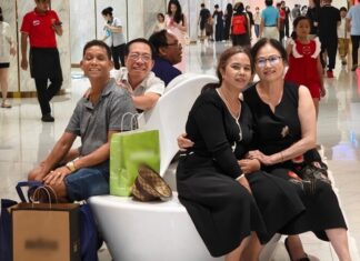 H’Hen Niê and Her Husband Treat Both Families to a Holiday, but the Real Star is the Beauty of the Mothers-in-Law