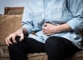 “4 Silent Habits That Are Destroying Your Stomach Health, Says Doctor: More Dangerous Than Spicy Food?”