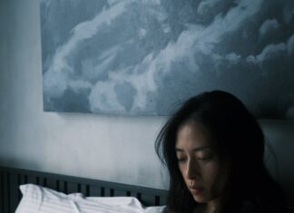 “Vee Faints From Exhaustion During Her Final Trimester”