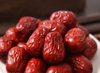 Three Common Misconceptions About Red Apple Consumption: Are You Doing It Wrong?