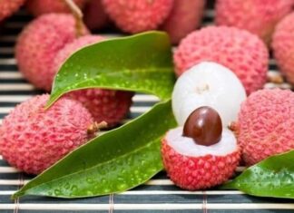 The Ultimate Guide to Keeping Your Lychees Fresh and Juicy for Longer: A Tried and Tested Method to Prevent Discoloration and Maintain That Perfect Plumpness.