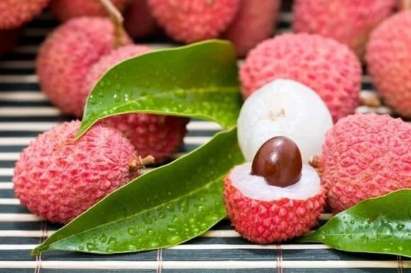 The Ultimate Guide to Keeping Your Lychees Fresh and Juicy for Longer: A Tried and Tested Method to Prevent Discoloration and Maintain That Perfect Plumpness.