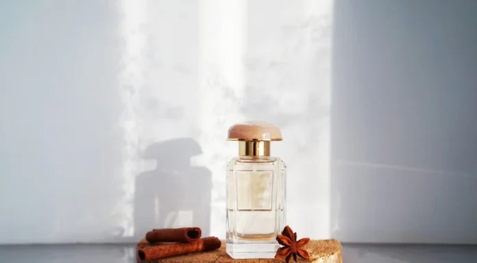 The Ultimate Guide to Summer Scent: How to Wear Fragrance in the Heat Without Becoming a “Sweaty Mess”