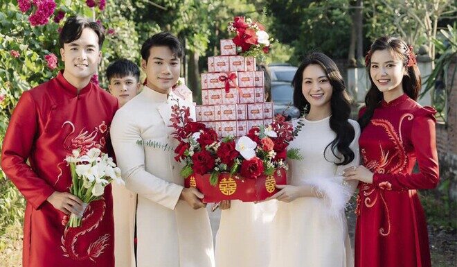 “Cherry Blossom’s Bold Revelation: ‘I Used to Merely Kiss Co-stars, But Now I’m a Fierce Kisser with My Husband'”