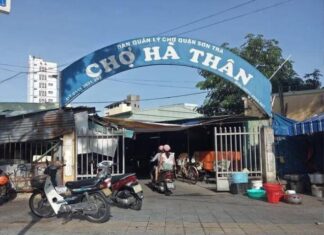 The Ultimate Guide to the Best Street Food in Da Nang: A Century-Old Market That Still Draws Crowds