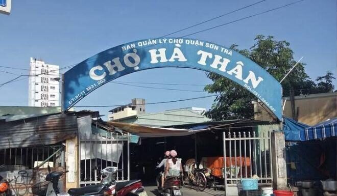 The Ultimate Guide to the Best Street Food in Da Nang: A Century-Old Market That Still Draws Crowds
