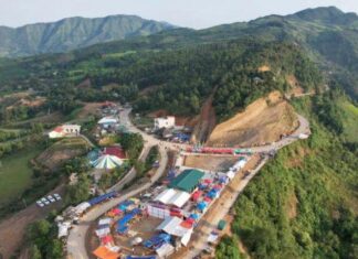 The Ultimate Mountain Market Experience: Shop for Unique Forest Delicacies Amidst the Clouds.