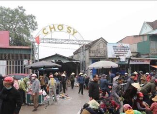The Ancient Fair of Nghe An: A Bustling Hub of Activity and Nostalgic Memories for Generations.