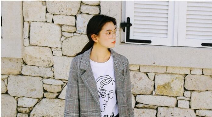 4 Compelling Reasons to Embrace the Grey Jacket This Cold Season