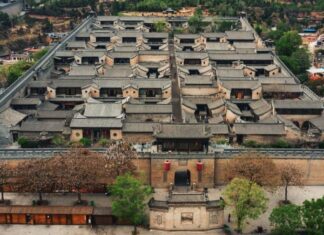 Unveiling the Unique Feng Shui Secrets of the 300-Year-Old Grand Mansion, a Majestic Architectural Wonder Rivaling the Forbidden City