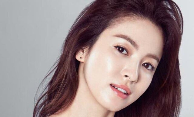 Skincare Routines for the Holidays: 5 Essential Beauty Must-Haves for a Festive Glow