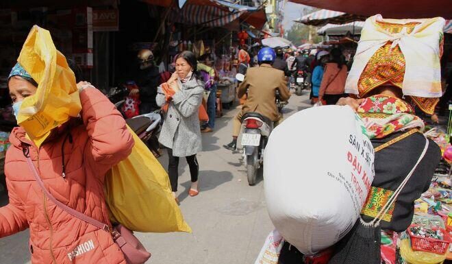 The Oldest Flea Market in Lang Son: A Unique Container Carrier’s Trade