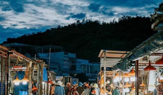 The Ultimate Guide to Nha Trang’s Hidden Gem: A Local Seafood Market