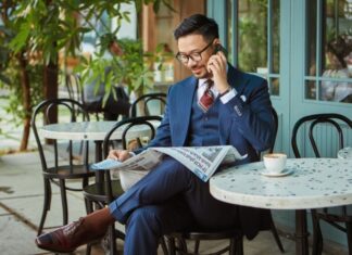 10 Signs of a Wealthy, Prosperous Man Who Adores His Wife and Children: What Women Should Know