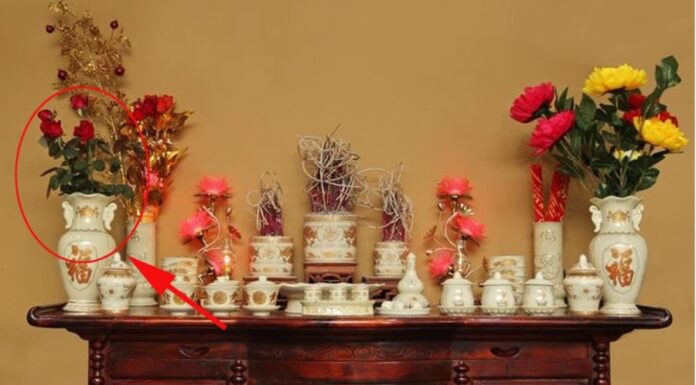 The Secret to Ancestral Wealth: Why the Rich Only Place Flowers on the Left Side of the Altar