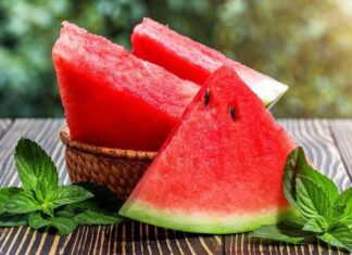 “6 People Who Should Steer Clear of Watermelon”