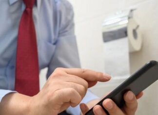 The Dangers of Phone Usage on the Toilet: Reasons to Kick the Habit Now