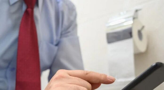 The Dangers of Phone Usage on the Toilet: Reasons to Kick the Habit Now