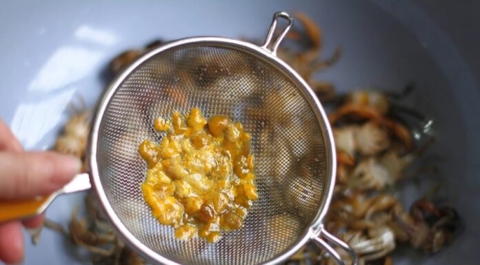 “The Secret to a Perfect Crab Soup: A Golden, Aromatic Dish”