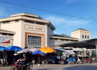 The Heart of Quang Ninh: A Venerable Old Market Transformed into a Treasure Trove of Desires