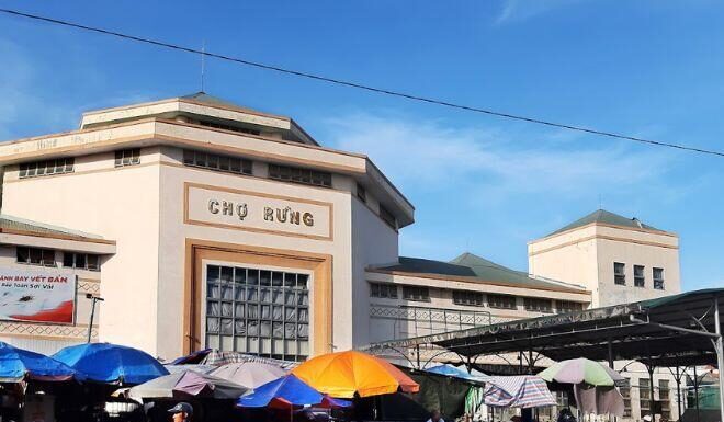 The Heart of Quang Ninh: A Venerable Old Market Transformed into a Treasure Trove of Desires