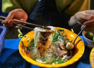 The Ultimate Quest for Saigon’s Iconic ‘Hu Tieu Go’: Unveiling the Secret to 250 Bowls Sold Nightly