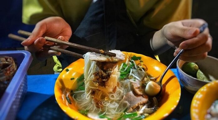 The Ultimate Quest for Saigon’s Iconic ‘Hu Tieu Go’: Unveiling the Secret to 250 Bowls Sold Nightly