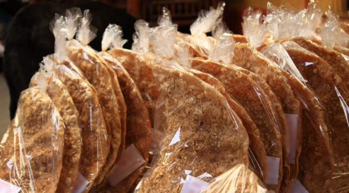 The Ultimate Guide to the Art of Northern Vietnamese Rice Crackers: A Delicacy with a Misleading Name and a Labor-Intensive Process