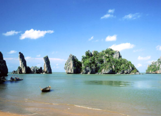 Unveiling the “Mini Ha Long Bay”: A Secluded Island with a Mystical Legend