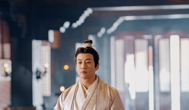 The Male Lead’s Rival: A Muscular Figure, Once the Internet’s Renowned Liang Shanbo.