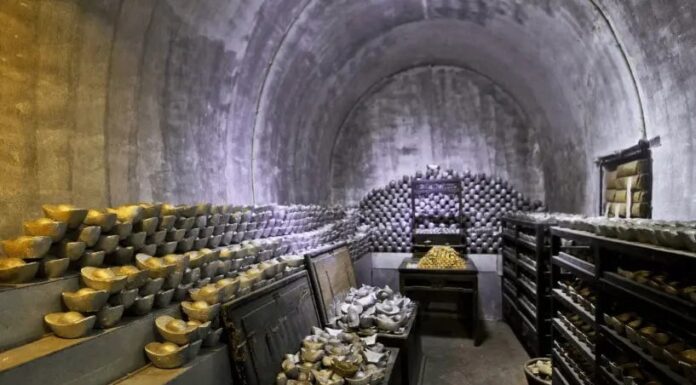 “Salary Distribution in Ancient Times: How Did the Emperor Pay Officials Nationwide Without Wire Transfers?”