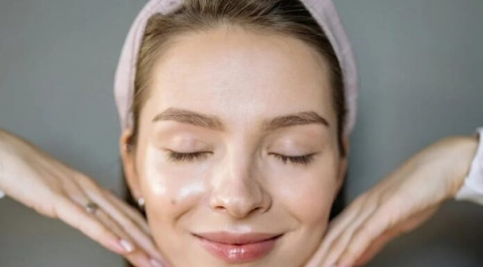 The Ultimate Guide to a Flawless Face: 5 Easy Steps to a Perfect Makeup Look